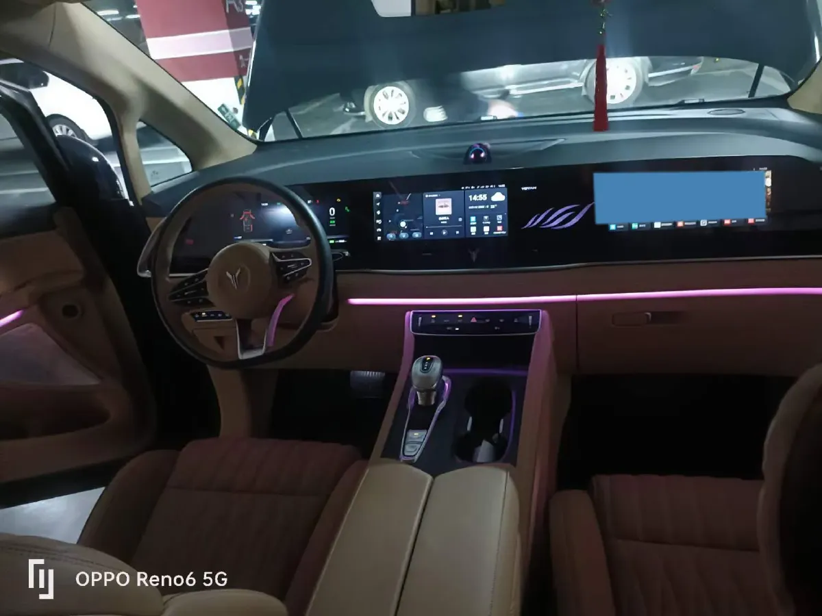 2024 Voyah Dream 1.5T 150HP L4 PHEV 43KWH,autocango,china used car exporter,china ev exporter,chinese used car exporter,chinese used ev exporter