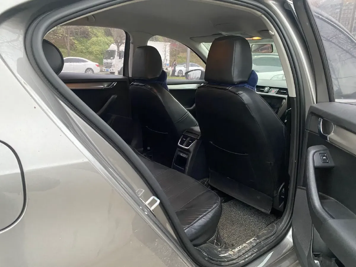 2018 Skoda Octavia 1.2T 116HP L4 7DCT,autocango,china used car exporter,china ev exporter,chinese used car exporter,chinese used ev exporter