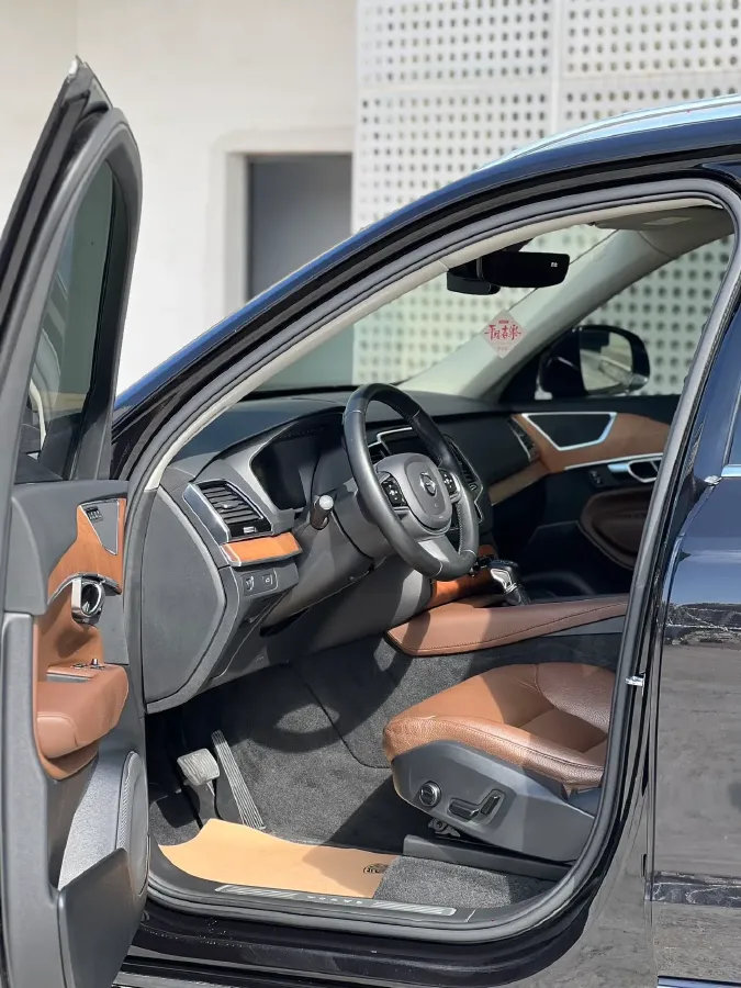 2019 Volvo XC90 2.0T 320HP L4 8AT,autocango,china used car exporter,china ev exporter,chinese used car exporter,chinese used ev exporter