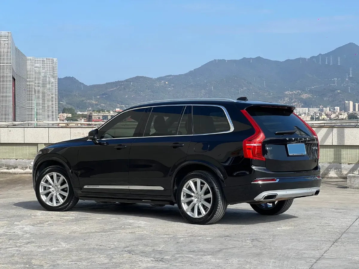 2019 Volvo XC90 2.0T 320HP L4 8AT,autocango,china used car exporter,china ev exporter,chinese used car exporter,chinese used ev exporter