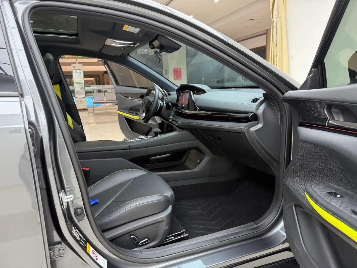 2022 ChangAn UNI-V 1.5T 188HP L4 7DCT,autocango,china used car exporter,china ev exporter,chinese used car exporter,chinese used ev exporter