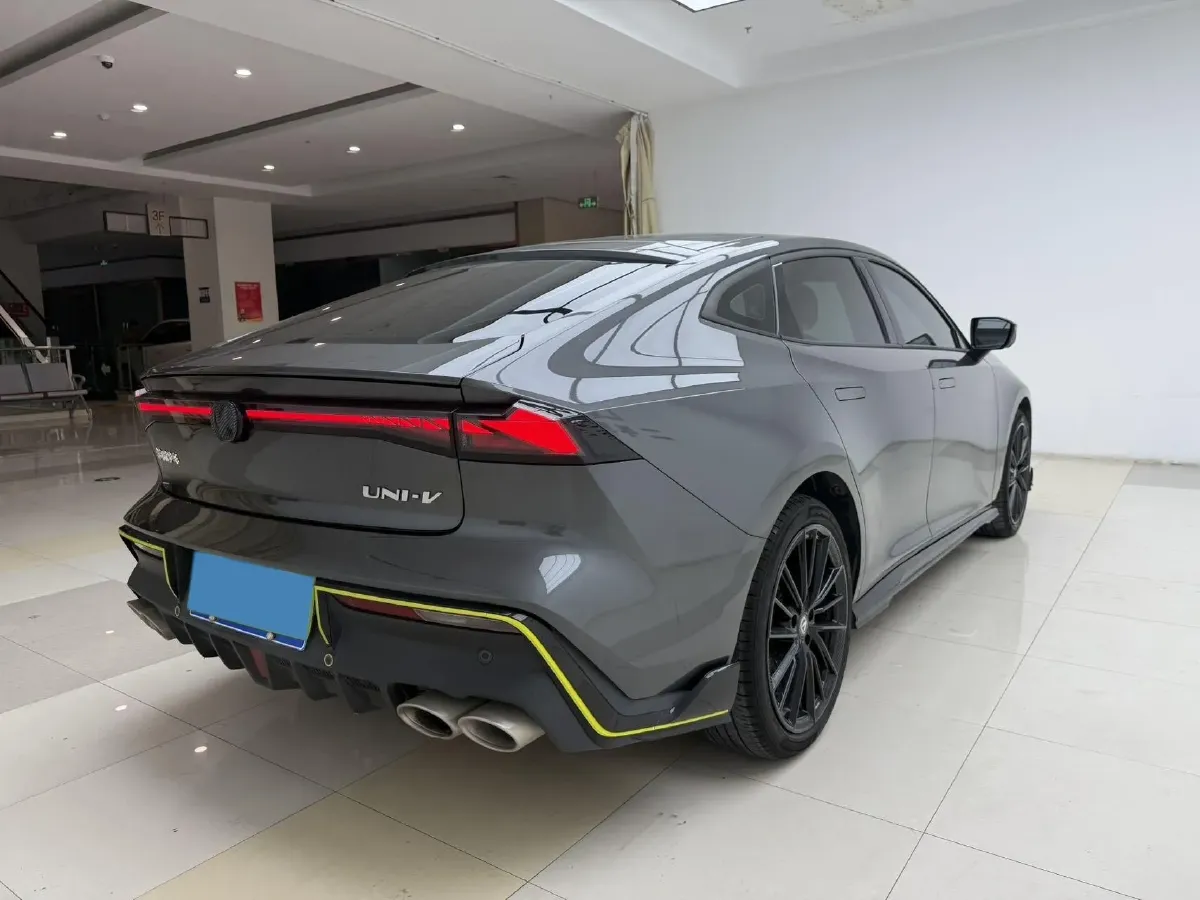 2022 ChangAn UNI-V 1.5T 188HP L4 7DCT,autocango,china used car exporter,china ev exporter,chinese used car exporter,chinese used ev exporter