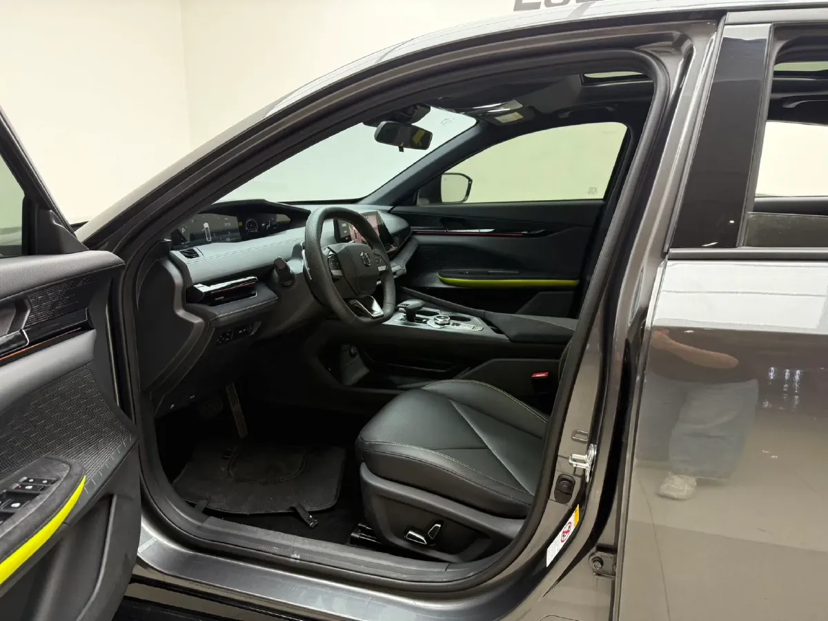 2022 ChangAn UNI-V 1.5T 188HP L4 7DCT,autocango,china used car exporter,china ev exporter,chinese used car exporter,chinese used ev exporter