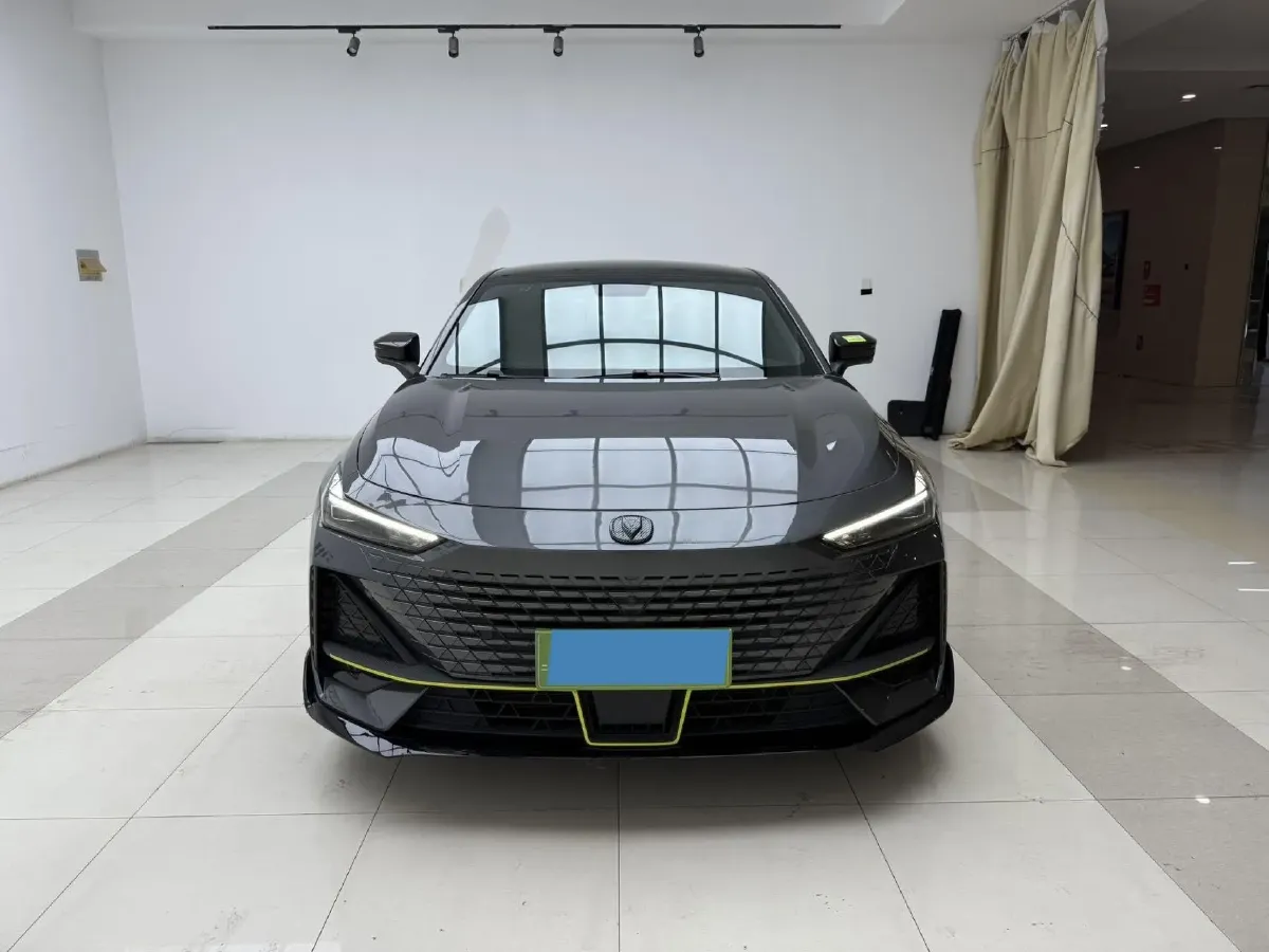 2022 ChangAn UNI-V 1.5T 188HP L4 7DCT,autocango,china used car exporter,china ev exporter,chinese used car exporter,chinese used ev exporter