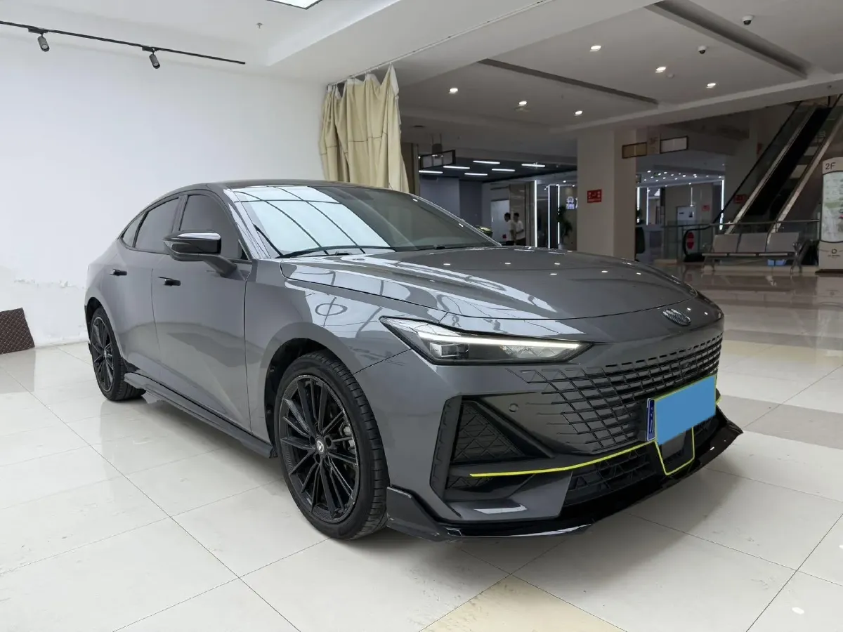 2022 ChangAn UNI-V 1.5T 188HP L4 7DCT,autocango,china used car exporter,china ev exporter,chinese used car exporter,chinese used ev exporter