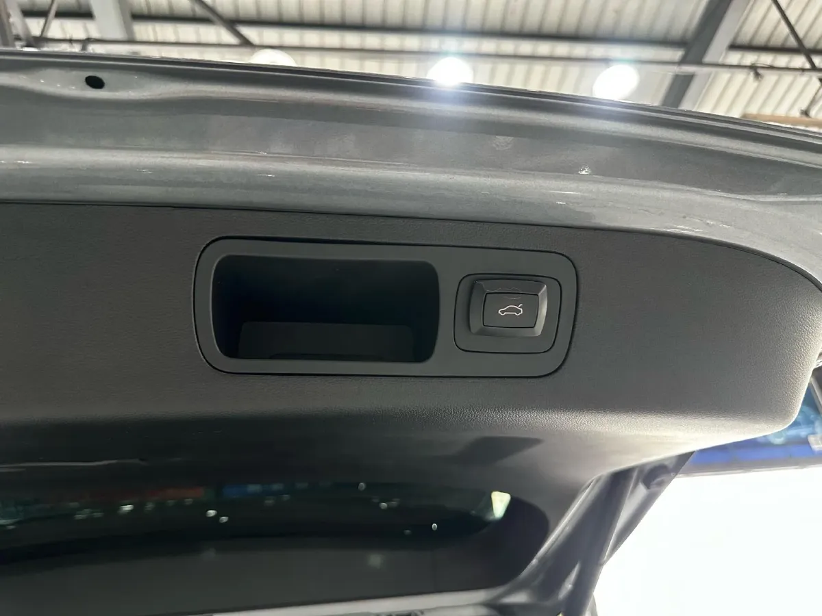 2022 Roewe iMAX8 2.0T 234HP L4 8AT,autocango,china used car exporter,china ev exporter,chinese used car exporter,chinese used ev exporter