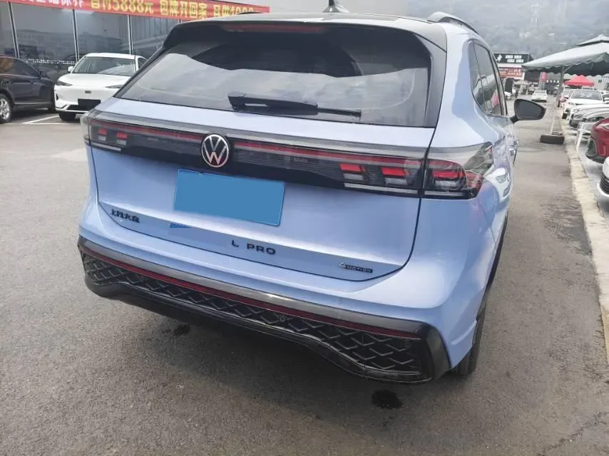 2024 Volkswagen Tiguan L 2.0T 220HP L4 7DCT,autocango,china used car exporter,china ev exporter,chinese used car exporter,chinese used ev exporter