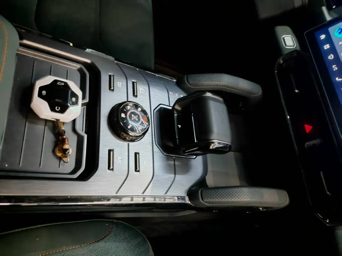 2023 Jetour Traveller 2.0T 254HP L4 7DCT,autocango,china used car exporter,china ev exporter,chinese used car exporter,chinese used ev exporter