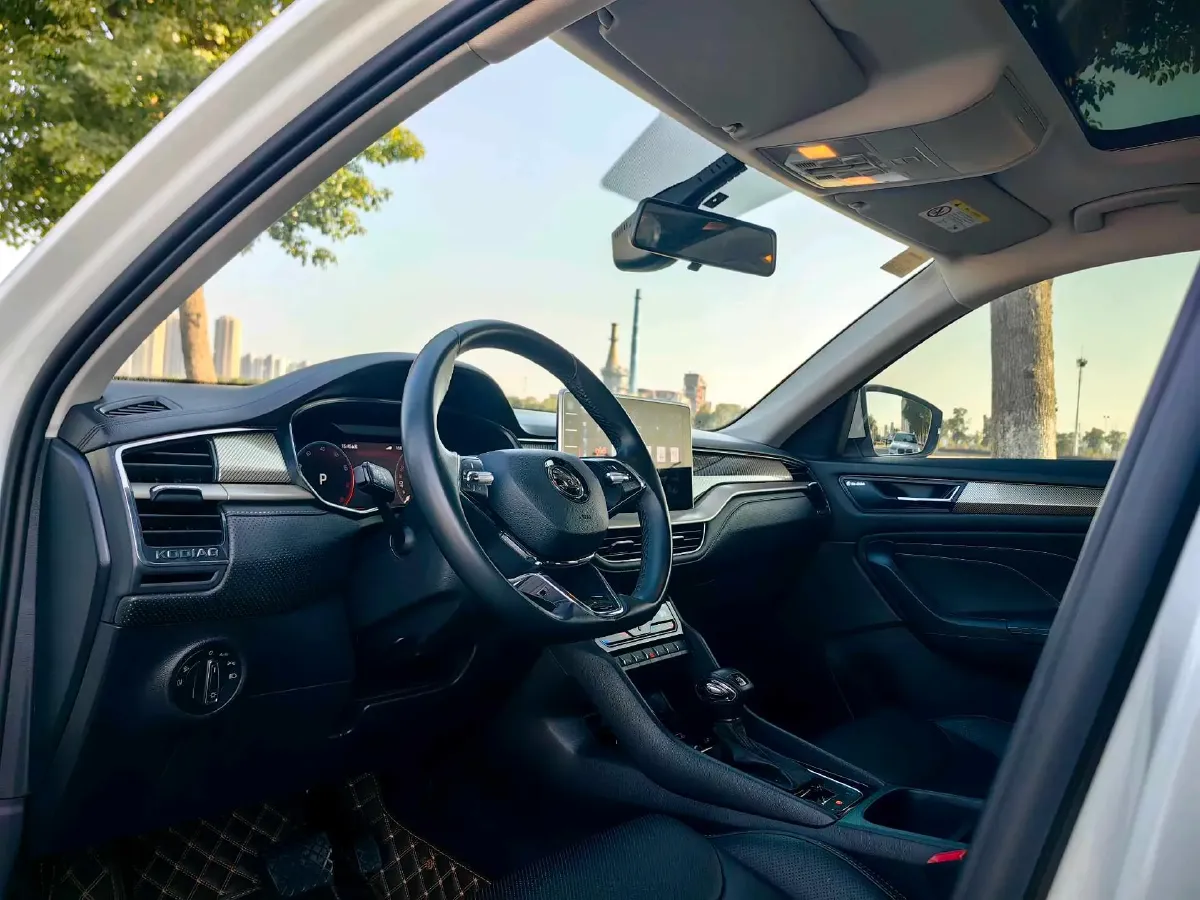 2022 Skoda Kodiak 2.0T 186HP L4 7DCT,autocango,china used car exporter,china ev exporter,chinese used car exporter,chinese used ev exporter