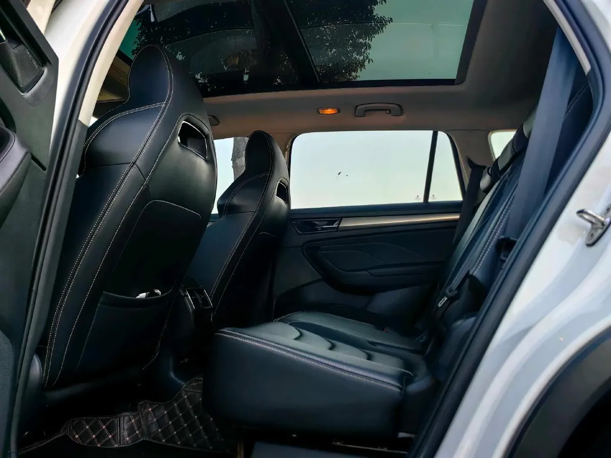 2022 Skoda Kodiak 2.0T 186HP L4 7DCT,autocango,china used car exporter,china ev exporter,chinese used car exporter,chinese used ev exporter