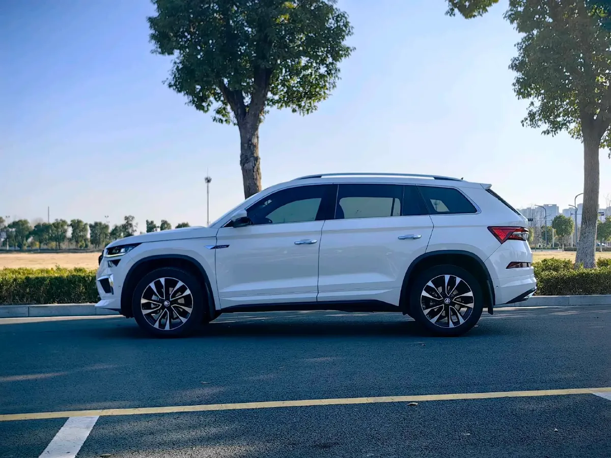2022 Skoda Kodiak 2.0T 186HP L4 7DCT,autocango,china used car exporter,china ev exporter,chinese used car exporter,chinese used ev exporter