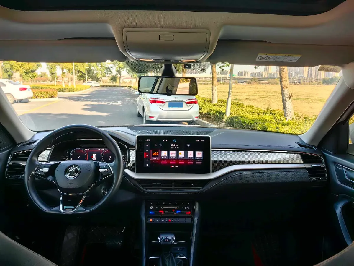 2022 Skoda Kodiak 2.0T 186HP L4 7DCT,autocango,china used car exporter,china ev exporter,chinese used car exporter,chinese used ev exporter