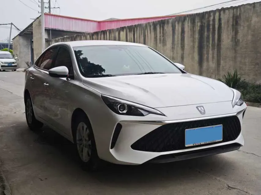 2023 Roewe i5 1.5L 129HP L4 5MT,autocango,china used car exporter,china ev exporter,chinese used car exporter,chinese used ev exporter
