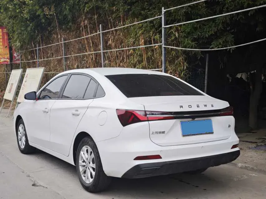 2023 Roewe i5 1.5L 129HP L4 5MT,autocango,china used car exporter,china ev exporter,chinese used car exporter,chinese used ev exporter