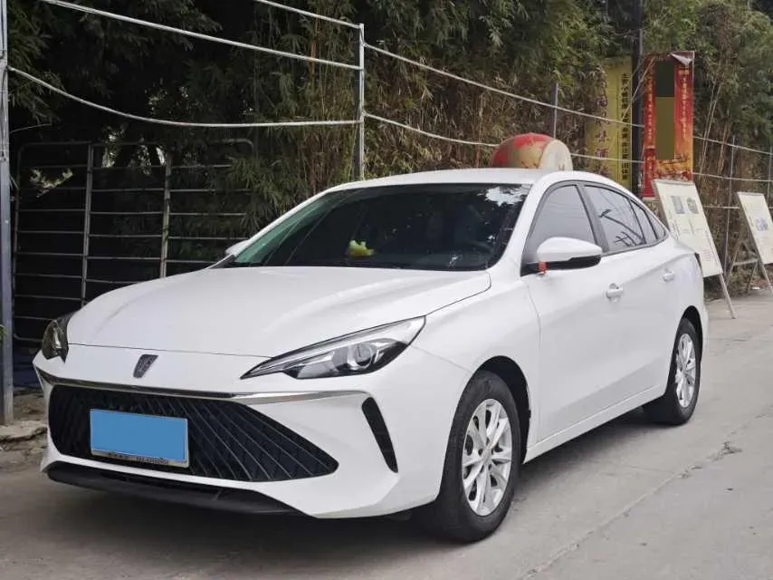 2023 Roewe i5 1.5L 129HP L4 5MT,autocango,china used car exporter,china ev exporter,chinese used car exporter,chinese used ev exporter