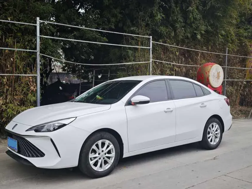 2023 Roewe i5 1.5L 129HP L4 5MT,autocango,china used car exporter,china ev exporter,chinese used car exporter,chinese used ev exporter