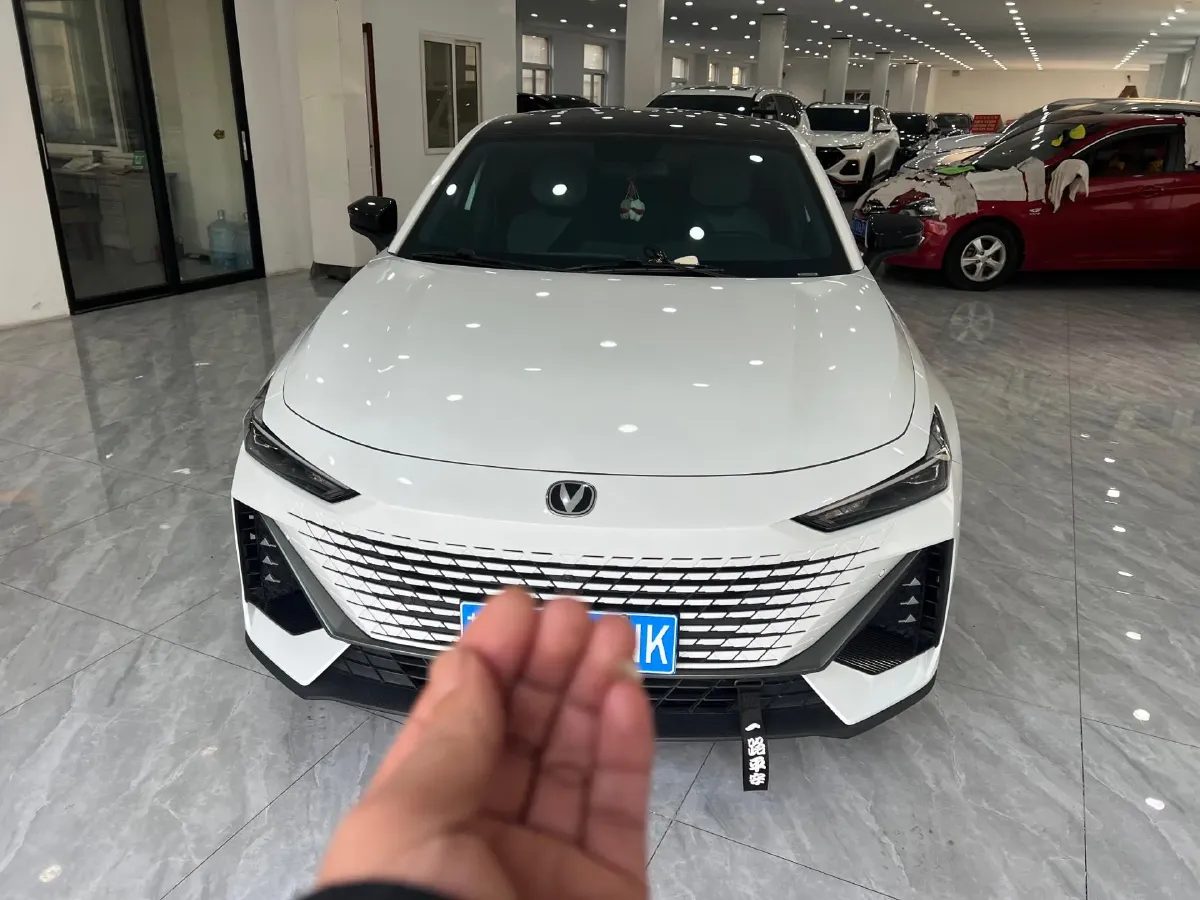 2022 ChangAn UNI-V 1.5T 188HP L4 7DCT,autocango,china used car exporter,china ev exporter,chinese used car exporter,chinese used ev exporter