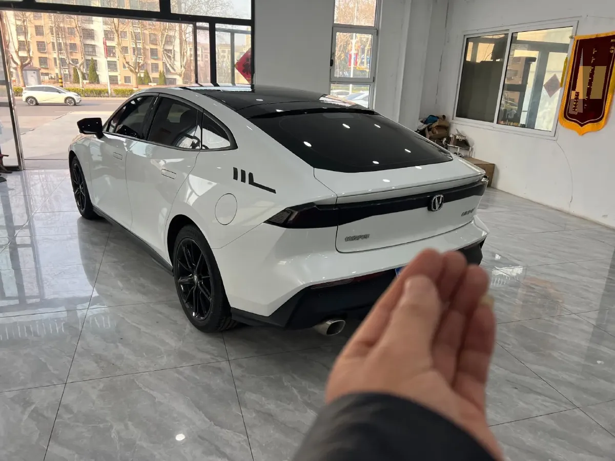 2022 ChangAn UNI-V 1.5T 188HP L4 7DCT,autocango,china used car exporter,china ev exporter,chinese used car exporter,chinese used ev exporter