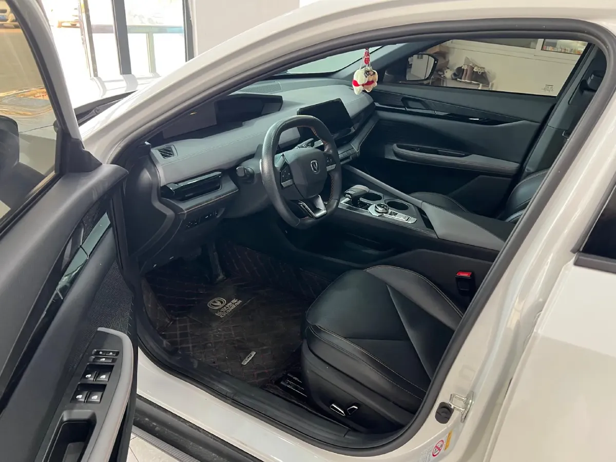 2022 ChangAn UNI-V 1.5T 188HP L4 7DCT,autocango,china used car exporter,china ev exporter,chinese used car exporter,chinese used ev exporter