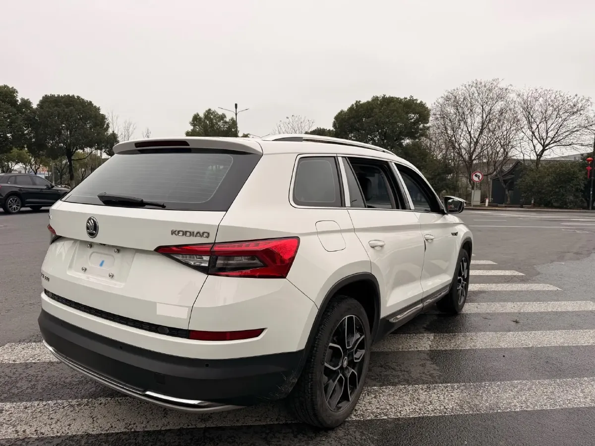 2017 Skoda Kodiak 1.8T 180HP L4 7DCT,autocango,china used car exporter,china ev exporter,chinese used car exporter,chinese used ev exporter