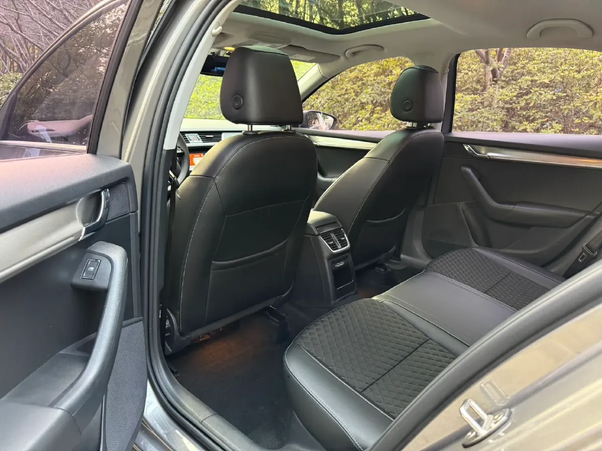 2019 Skoda Octavia 1.5L 116HP L4 6AT,autocango,china used car exporter,china ev exporter,chinese used car exporter,chinese used ev exporter