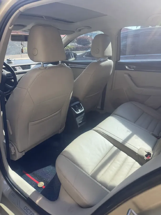 2015 Skoda Octavia 1.4T 150HP L4 7DCT,autocango,china used car exporter,china ev exporter,chinese used car exporter,chinese used ev exporter