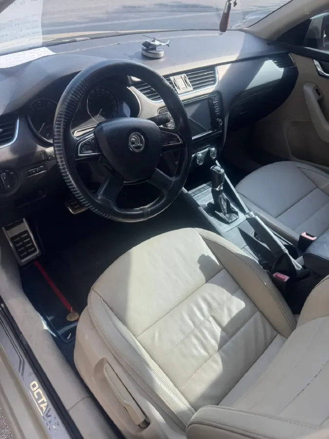 2015 Skoda Octavia 1.4T 150HP L4 7DCT,autocango,china used car exporter,china ev exporter,chinese used car exporter,chinese used ev exporter