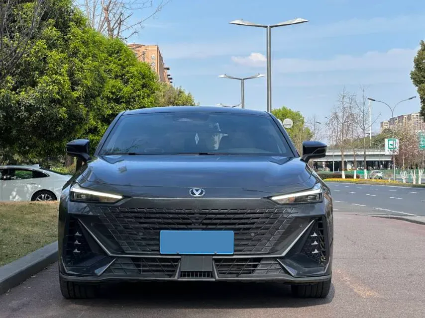 2024 ChangAn UNI-V 1.5T 188HP L4 7DCT,autocango,china used car exporter,china ev exporter,chinese used car exporter,chinese used ev exporter