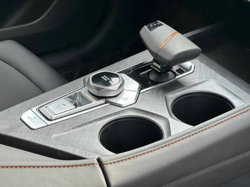 2024 ChangAn UNI-V 1.5T 188HP L4 7DCT,autocango,china used car exporter,china ev exporter,chinese used car exporter,chinese used ev exporter