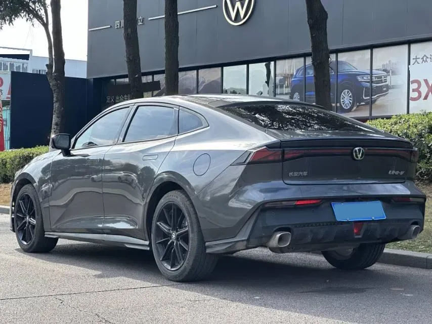 2024 ChangAn UNI-V 1.5T 188HP L4 7DCT,autocango,china used car exporter,china ev exporter,chinese used car exporter,chinese used ev exporter