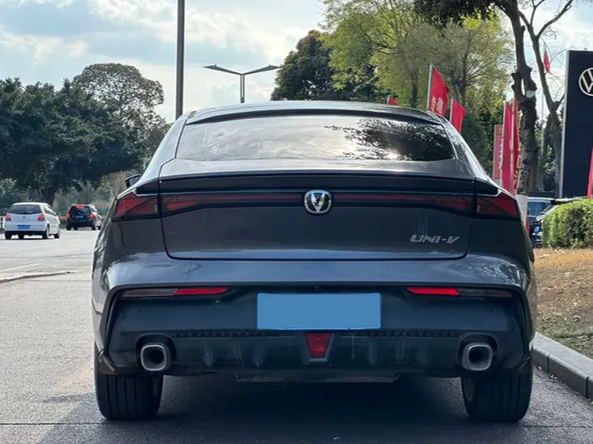 2024 ChangAn UNI-V 1.5T 188HP L4 7DCT,autocango,china used car exporter,china ev exporter,chinese used car exporter,chinese used ev exporter