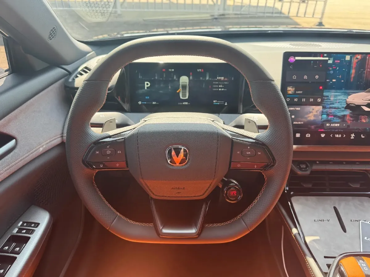 2025 ChangAn UNI-V 1.5T 192HP L4 7DCT,autocango,china used car exporter,china ev exporter,chinese used car exporter,chinese used ev exporter