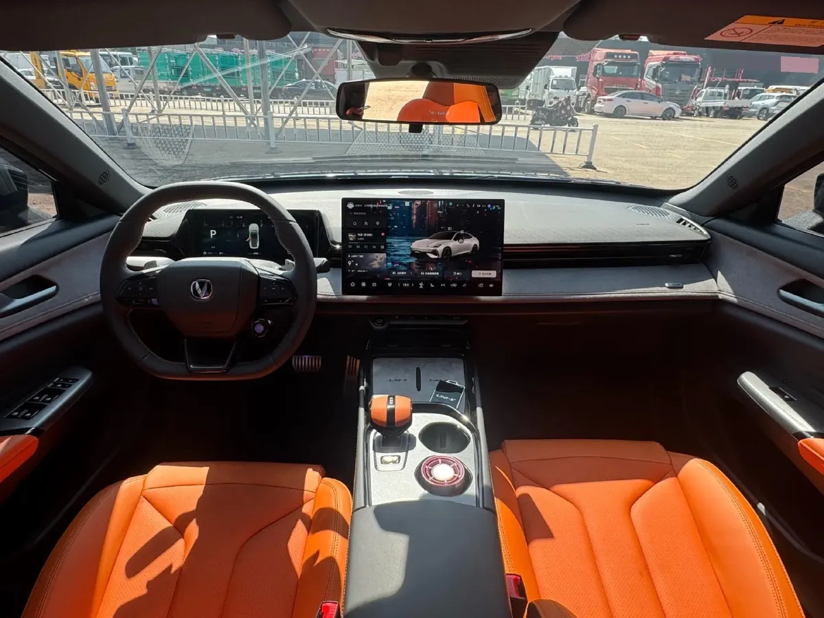 2025 ChangAn UNI-V 1.5T 192HP L4 7DCT,autocango,china used car exporter,china ev exporter,chinese used car exporter,chinese used ev exporter