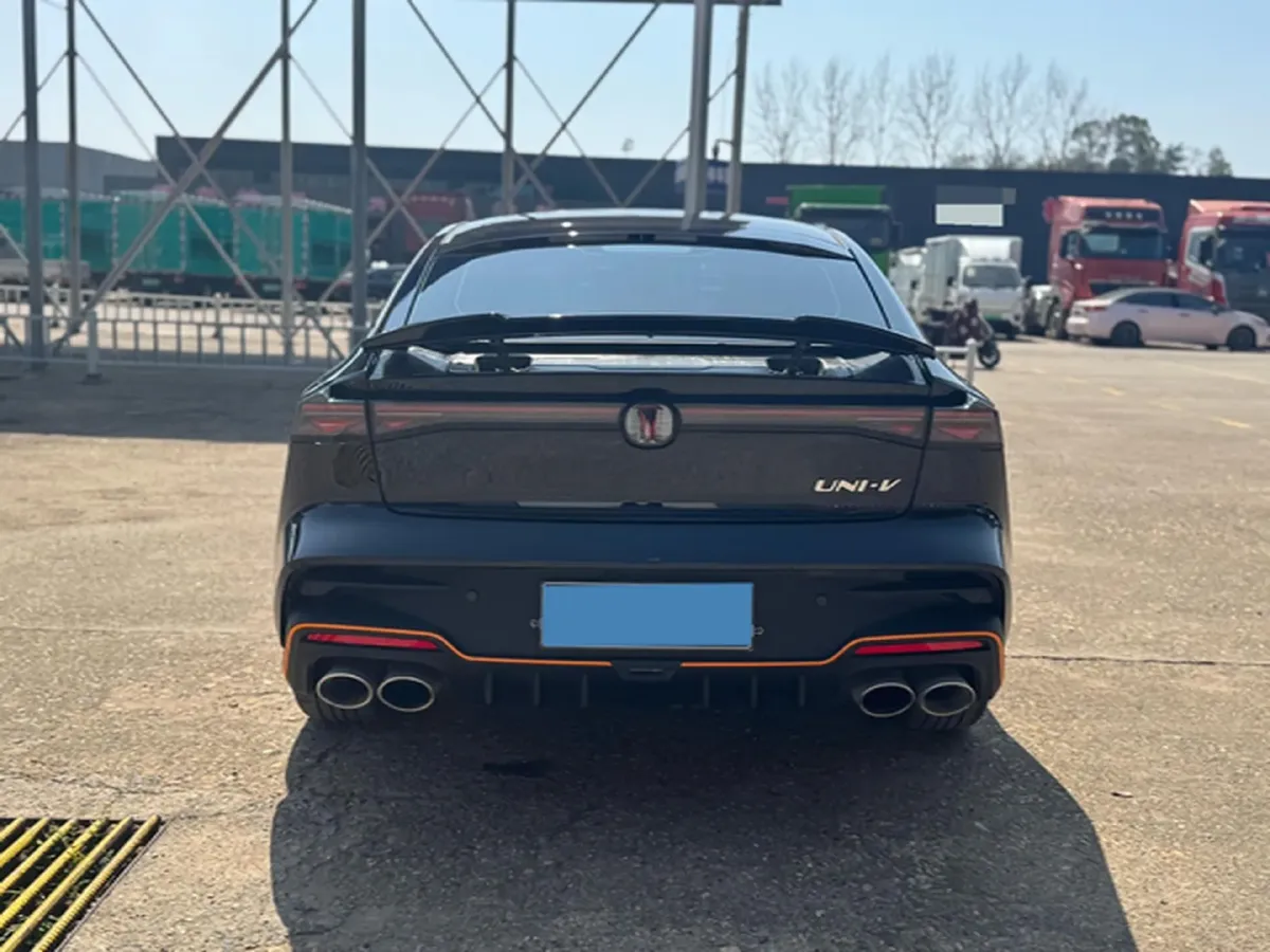 2025 ChangAn UNI-V 1.5T 192HP L4 7DCT,autocango,china used car exporter,china ev exporter,chinese used car exporter,chinese used ev exporter