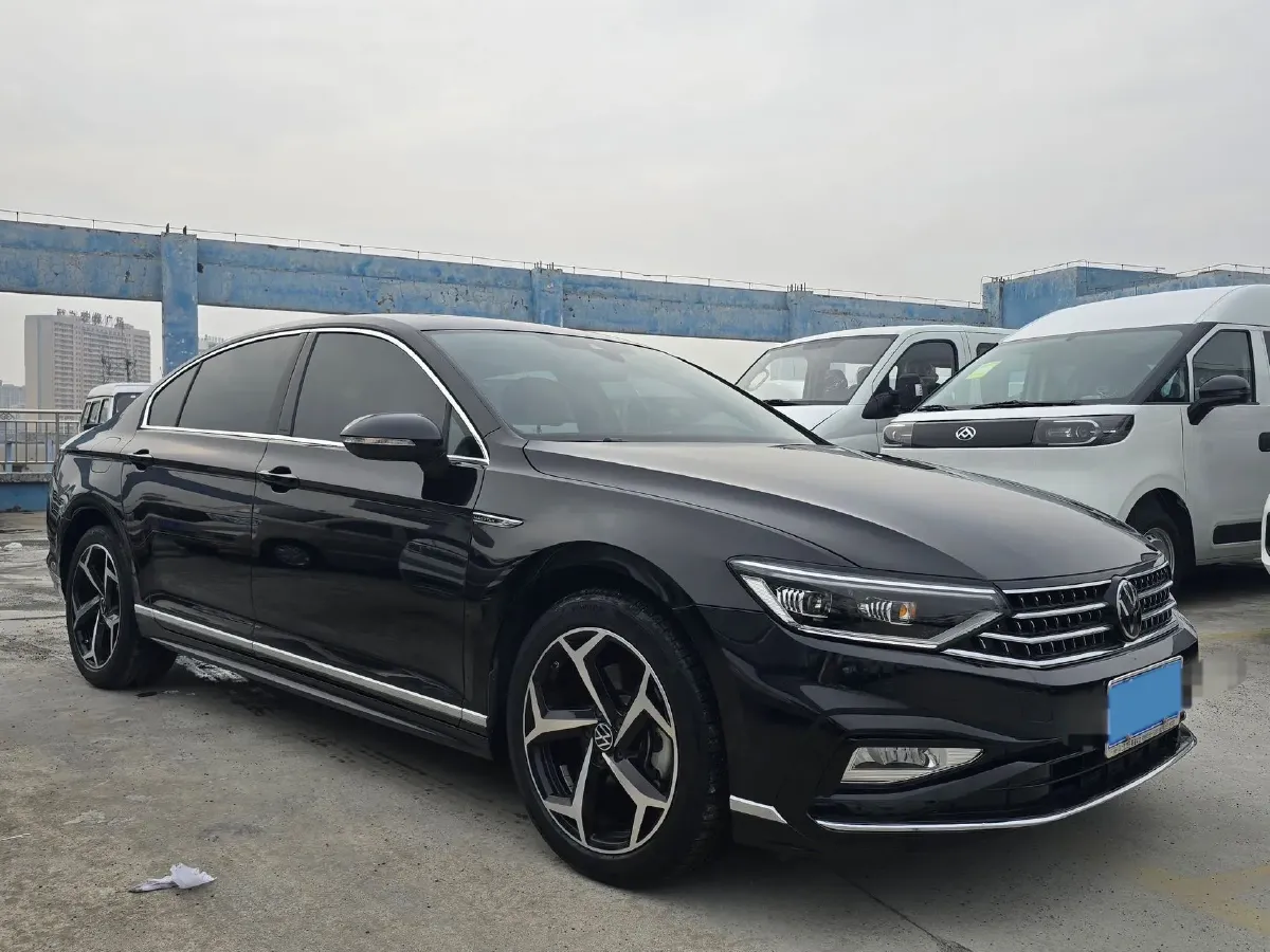 2023 Volkswagen Magotan 2.0T 186HP L4 7DCT,autocango,china used car exporter,china ev exporter,chinese used car exporter,chinese used ev exporter