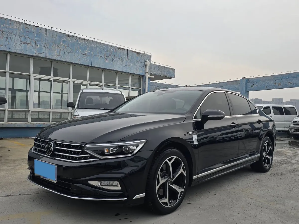 2023 Volkswagen Magotan 2.0T 186HP L4 7DCT,autocango,china used car exporter,china ev exporter,chinese used car exporter,chinese used ev exporter