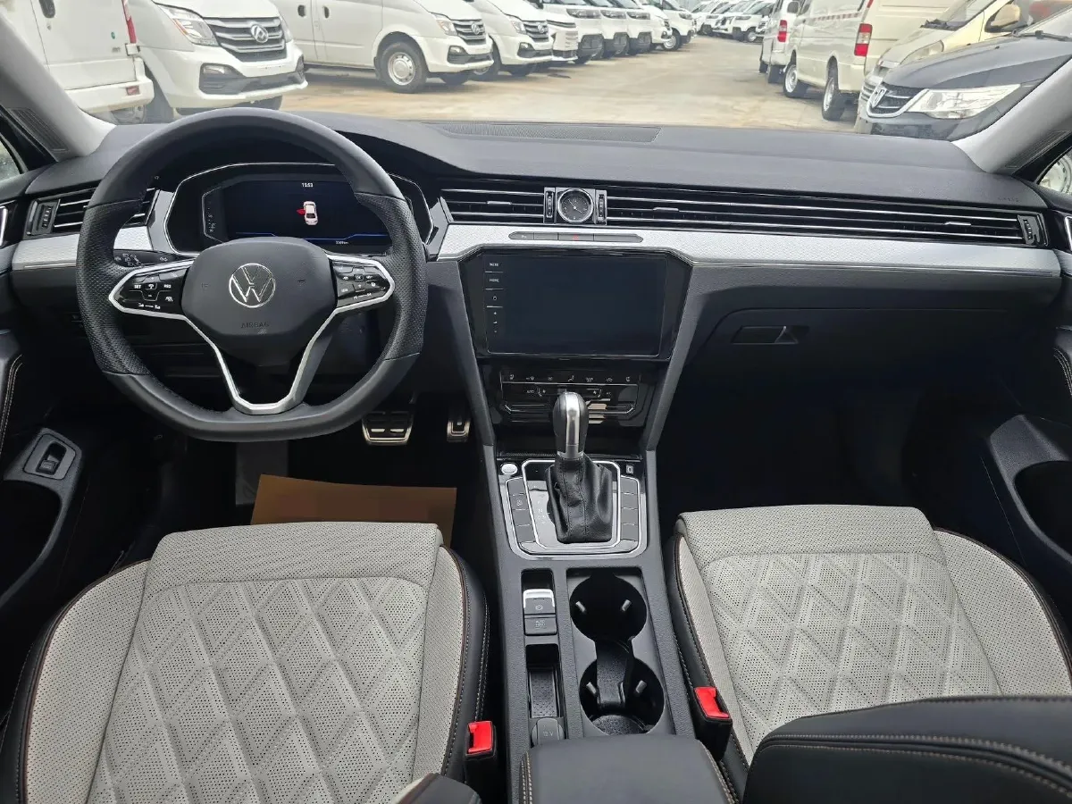 2023 Volkswagen Magotan 2.0T 186HP L4 7DCT,autocango,china used car exporter,china ev exporter,chinese used car exporter,chinese used ev exporter
