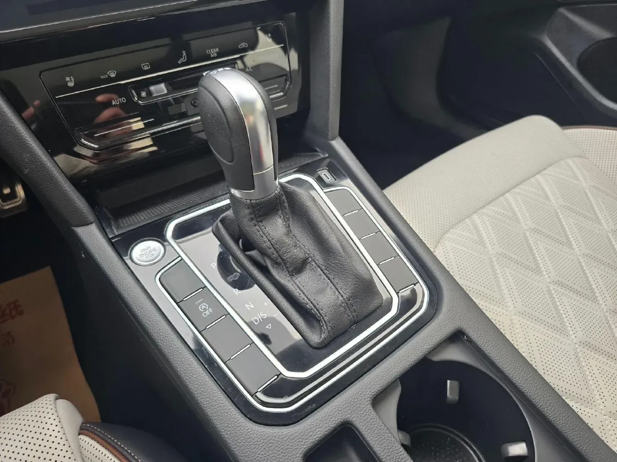 2023 Volkswagen Magotan 2.0T 186HP L4 7DCT,autocango,china used car exporter,china ev exporter,chinese used car exporter,chinese used ev exporter