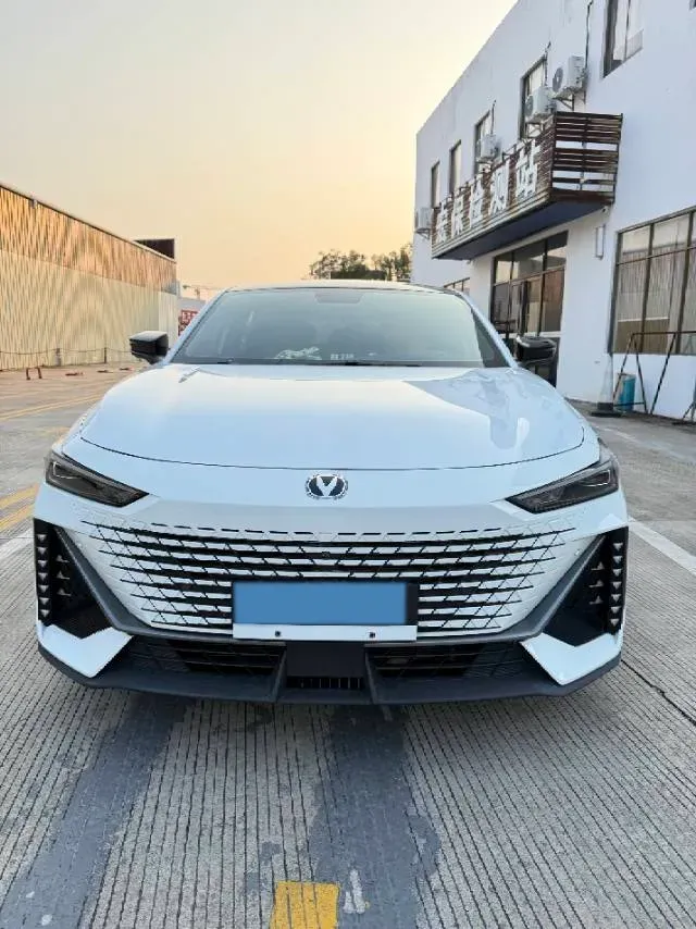 2022 ChangAn UNI-V 1.5T 188HP L4 7DCT,autocango,china used car exporter,china ev exporter,chinese used car exporter,chinese used ev exporter