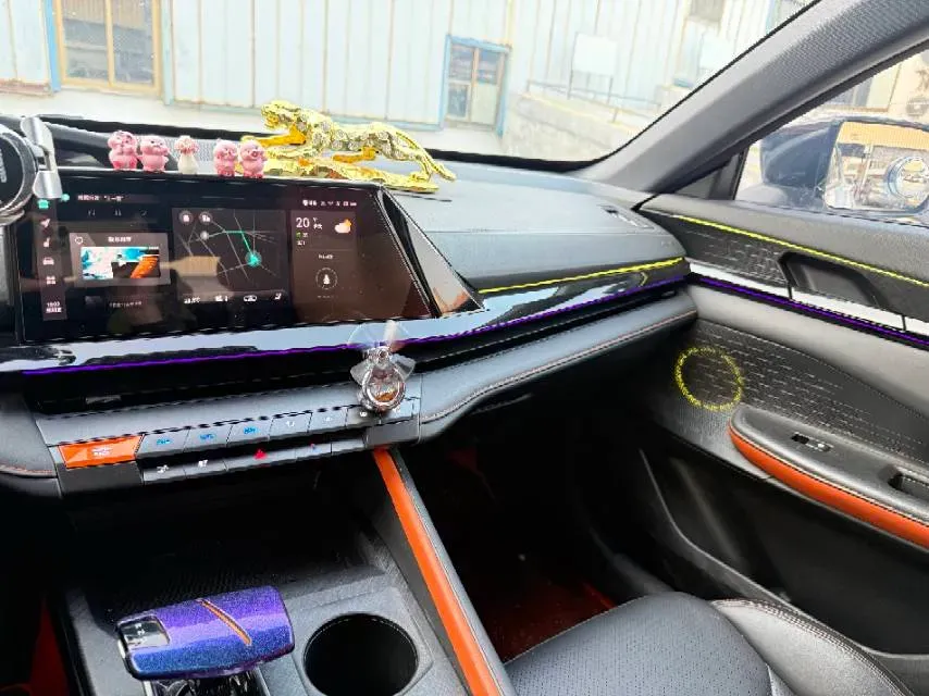 2022 ChangAn UNI-V 1.5T 188HP L4 7DCT,autocango,china used car exporter,china ev exporter,chinese used car exporter,chinese used ev exporter