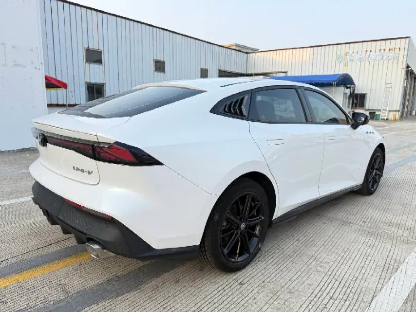 2022 ChangAn UNI-V 1.5T 188HP L4 7DCT,autocango,china used car exporter,china ev exporter,chinese used car exporter,chinese used ev exporter