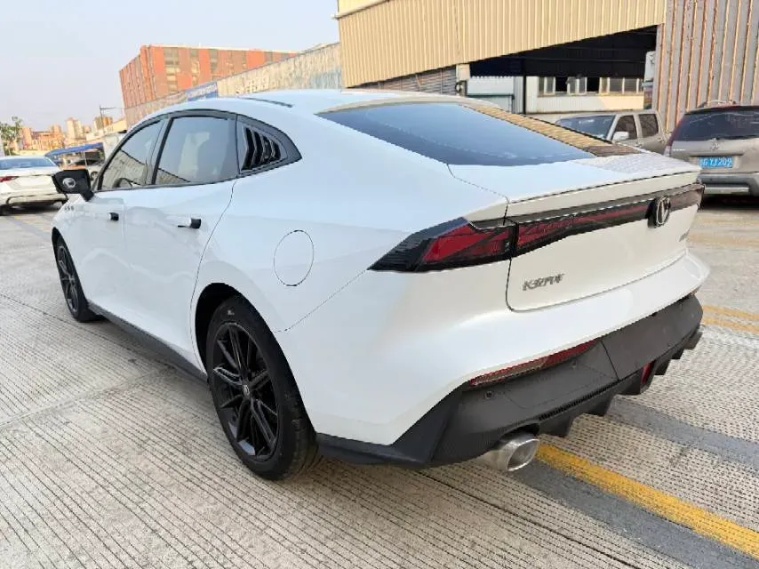 2022 ChangAn UNI-V 1.5T 188HP L4 7DCT,autocango,china used car exporter,china ev exporter,chinese used car exporter,chinese used ev exporter