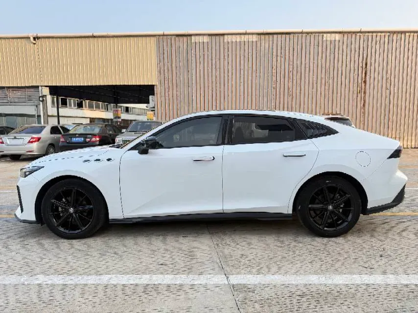 2022 ChangAn UNI-V 1.5T 188HP L4 7DCT,autocango,china used car exporter,china ev exporter,chinese used car exporter,chinese used ev exporter