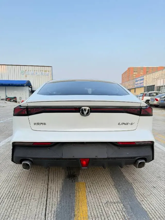 2022 ChangAn UNI-V 1.5T 188HP L4 7DCT,autocango,china used car exporter,china ev exporter,chinese used car exporter,chinese used ev exporter