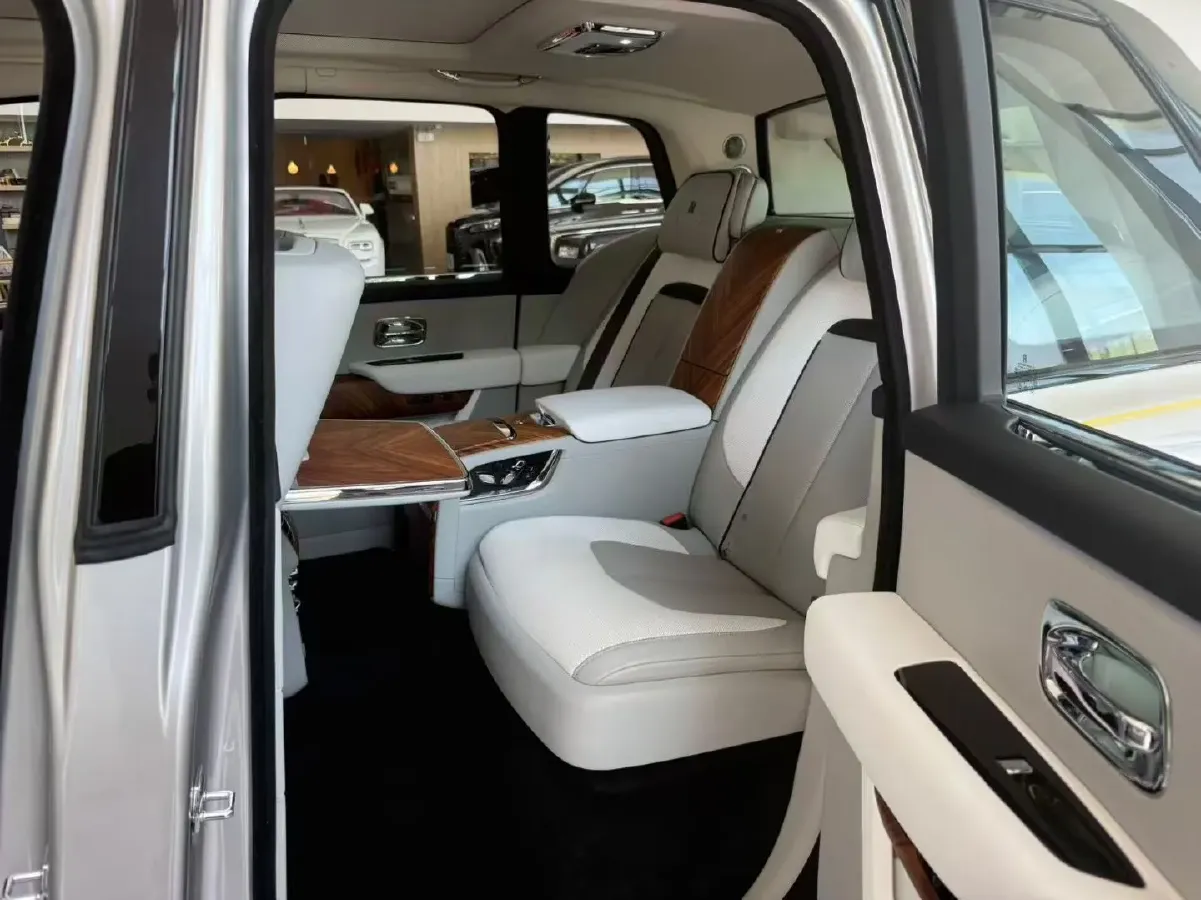 2020 Rolls-Royce Cullinan 6.7T 600HP V12 8AT,autocango,china used car exporter,china ev exporter,chinese used car exporter,chinese used ev exporter