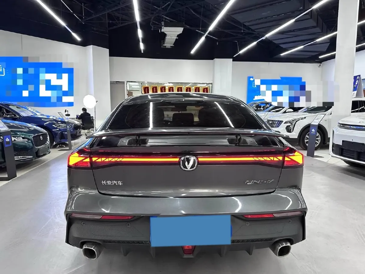 2022 ChangAn UNI-V 1.5T 188HP L4 7DCT,autocango,china used car exporter,china ev exporter,chinese used car exporter,chinese used ev exporter