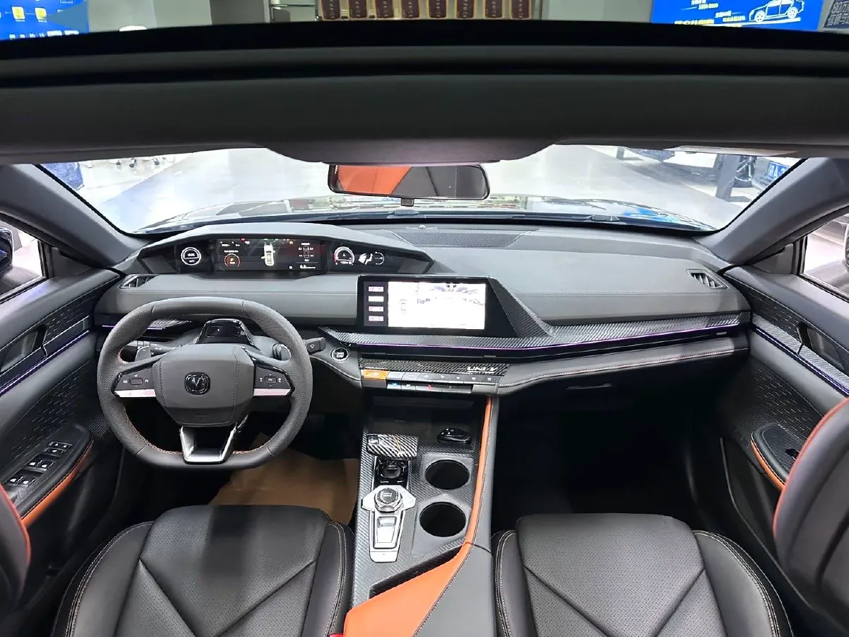 2022 ChangAn UNI-V 1.5T 188HP L4 7DCT,autocango,china used car exporter,china ev exporter,chinese used car exporter,chinese used ev exporter