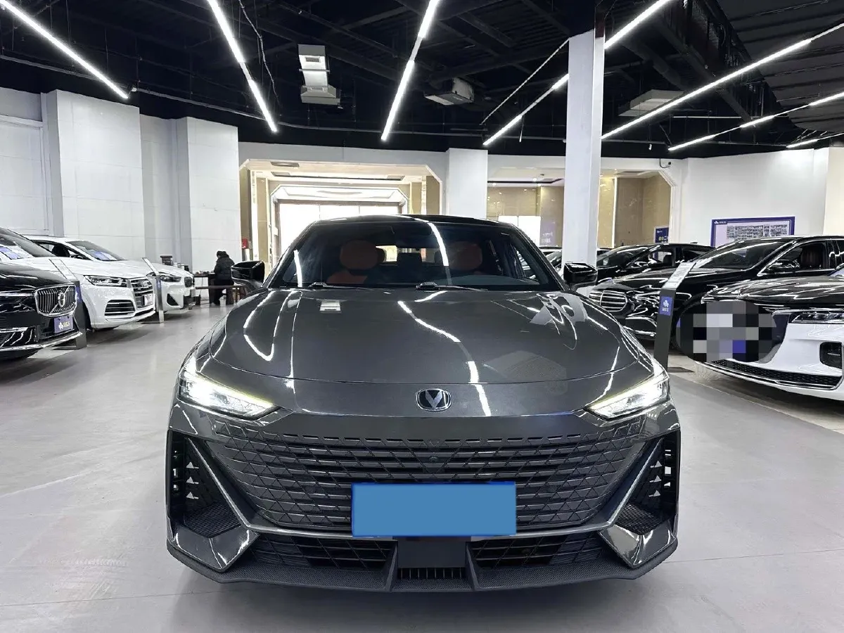 2022 ChangAn UNI-V 1.5T 188HP L4 7DCT,autocango,china used car exporter,china ev exporter,chinese used car exporter,chinese used ev exporter