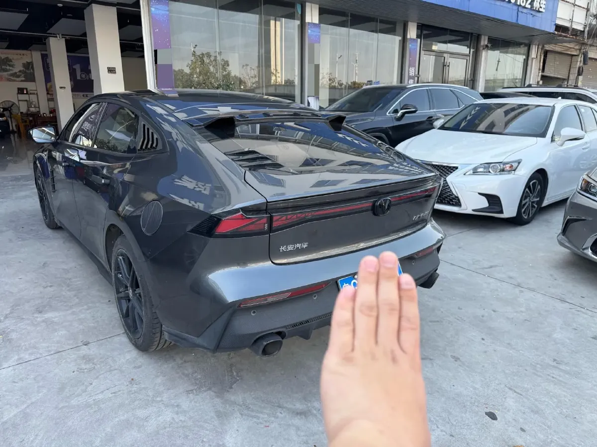 2022 ChangAn UNI-V 1.5T 188HP L4 7DCT,autocango,china used car exporter,china ev exporter,chinese used car exporter,chinese used ev exporter