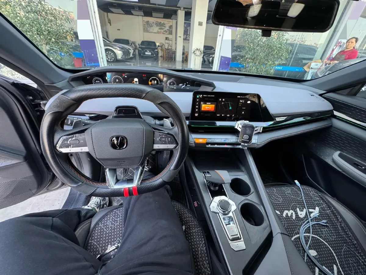 2022 ChangAn UNI-V 1.5T 188HP L4 7DCT,autocango,china used car exporter,china ev exporter,chinese used car exporter,chinese used ev exporter